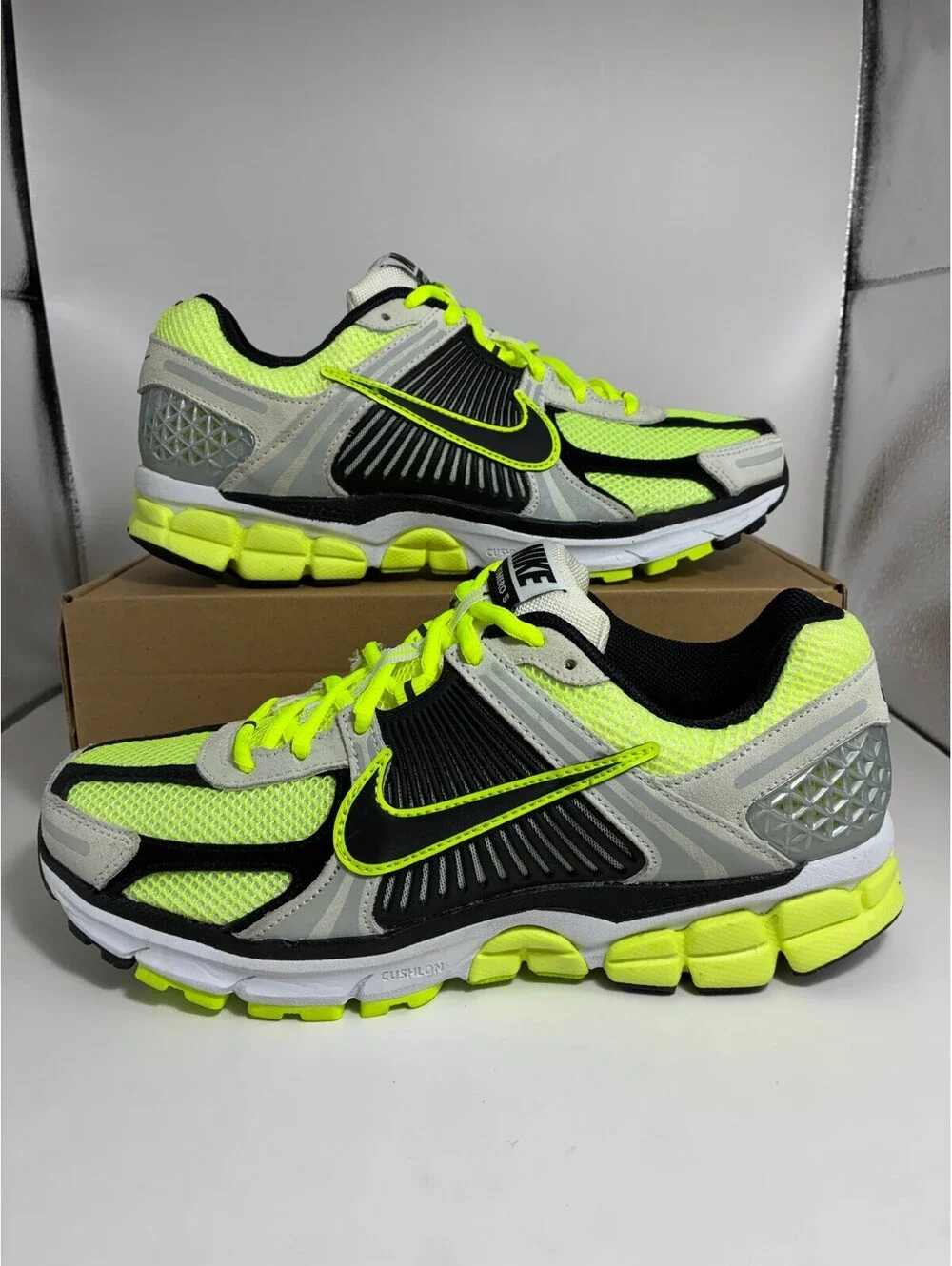 Size 8.5 - Nike Air Zoom Vomero 5 Life Lime